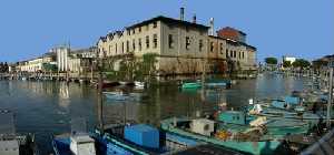 Ski Lodges, Mountain Refuges, Characteristic B&Bs and simply nice places to stay in Italy and the Italian Alps.